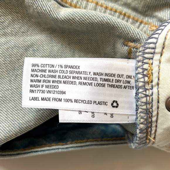 NWT - Universal Thread High-Rise Midi Stretch Button Denim Jean Shorts, Size 8 - Picture 13 of 13